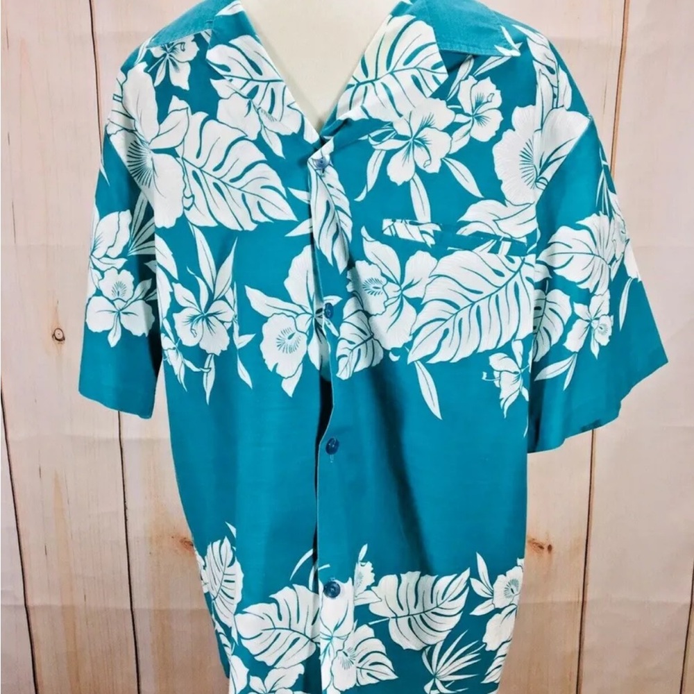 Helena’s vintage Hawaiian Teal Floral Button-Up Shirt
